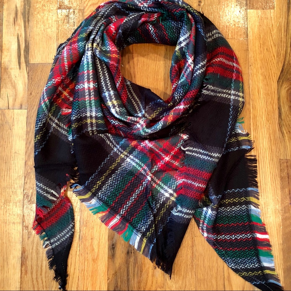 🆕 Triangle Scarf